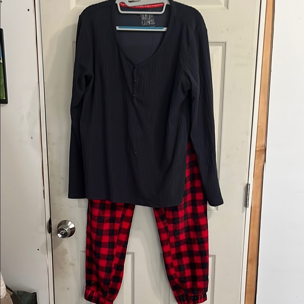 Muk Luks Black and Red Pajama Set Cozy Sleepwear